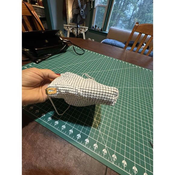 Vintage White Mesh Evening Bag  Clutch With Gold Clasp & Chain Strap - Picture 4 of 6